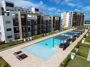 Pool - Beautiful 2-bedroom apartment with AC in vibrant Punta Cana (Punta Cana)