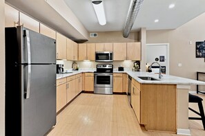 Private kitchen - San Antonio Ranch Loft | 2BR/2BA Garage + Pool (San Antonio)