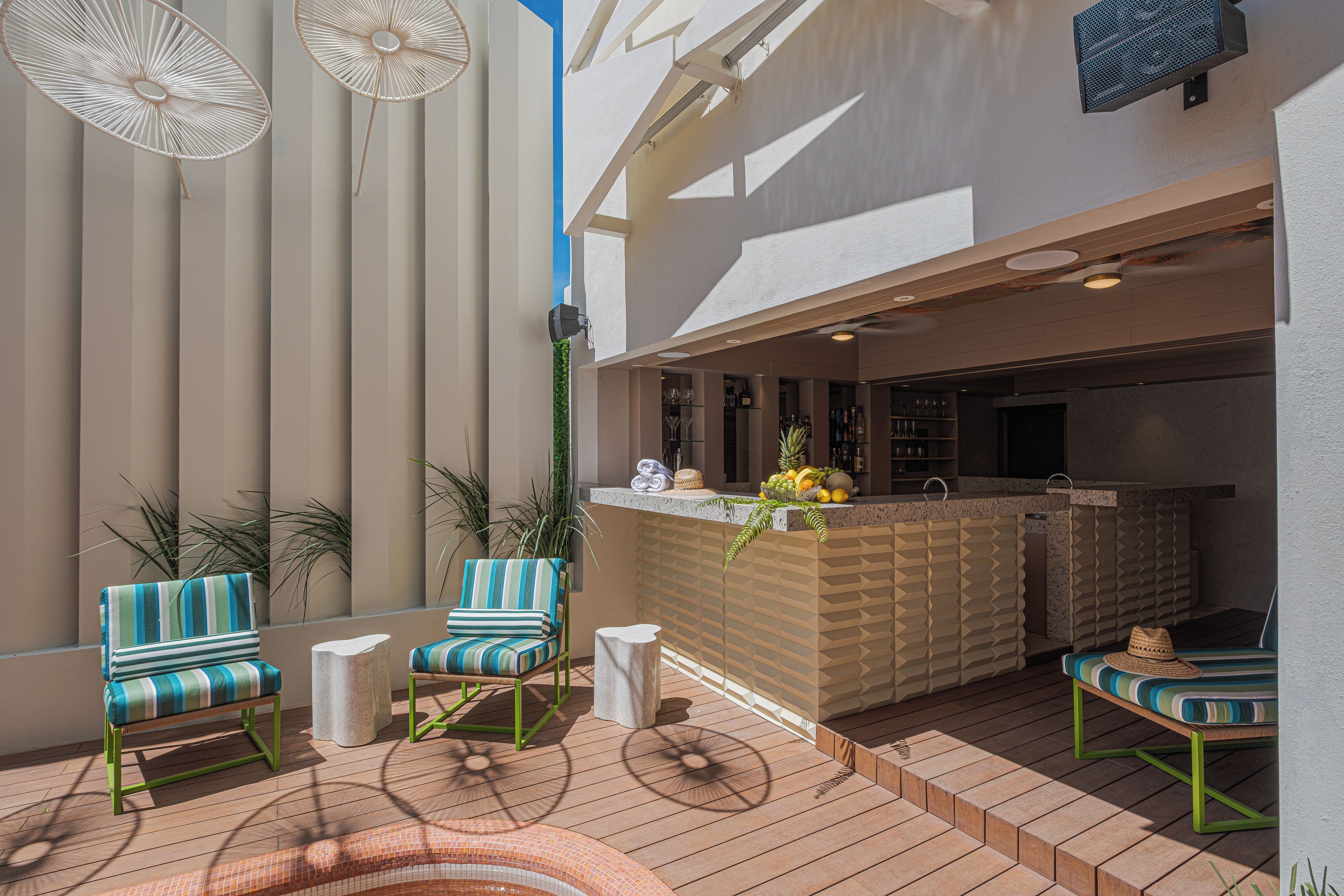 Bar junto a la piscina