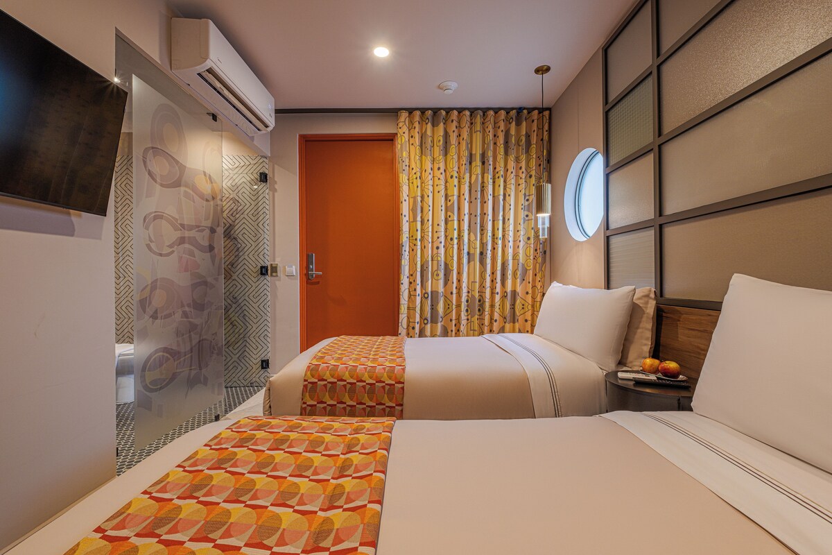 Deluxe Twin Room | In-room safe, desk, blackout curtains, iron/ironing board (on request)