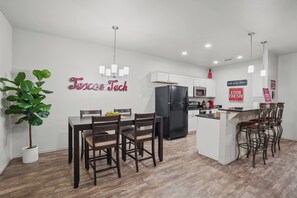 Dining - Wreck 'Em Rally House - 3BR/3BA - Walk to Tech (Lubbock)