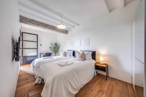 Room - Luxe Penthouse with Balcony & Parking (London)