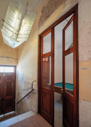 Stairwell leading to game room - Casa Rosalba Vintage Stay, Walk to Museums & Cafe (Asunción)