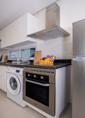Stove and oven close-up - Modern Stay Recoleta with Balcony, Pool&City Views (Asunción)