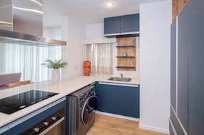 In-unit laundry with washer and dryer - Spacious Haven, Workspace & Pool, Walk to Malls (Asunción)