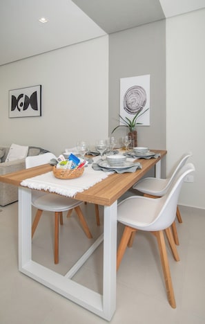 Dining table set for breakfast - Vibrant Stay with Rooftop BBQ, Pool and Near Malls (Asunción)
