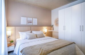 Main bedroom with wardrobe - Skyline Retreat, Workspace, Downtown Access (Asunción)