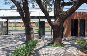 Building courtyard - Skyline Retreat, Workspace, Downtown Access (Asunción)