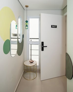 Private entrance to unit 907 - Corporate Stay Workspace, Pool and Gym Access (Asunción)