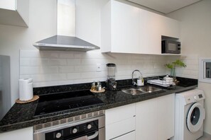 Kitchen cooktop and sink - Spacious Apt Near Villa Morra with Pool&Workspace (Asunción)