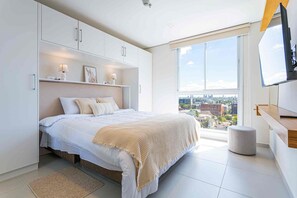 Room - First Living 2BR | Rooftop Pool, Gym & Parking (Asunción)