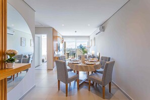 Dining - First Living 2BR | Rooftop Pool, Gym & Parking (Asunción)