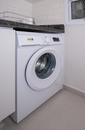 In-unit washing machine - Business Apartment with City Views, Pool and Gym (Asunción)
