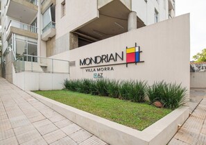 Building entrance signage - Modern 1BR Villa Morra with Balcony, BBQ & Parking (Asunción)
