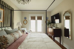 Bedroom 1: A warm and inviting bedroom with comfortable bedding and a calm atmosphere, offering the perfect place to recharge after a full day of exploring. - Little Light cozy home near Downtown Louisville! (Louisville)