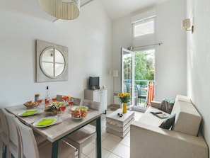 Dining - Connected Coastal Duo for Groups (Saint-Palais-sur-Mer)