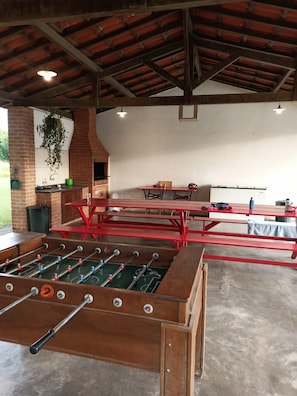 Outdoor dining - Chácara das Flores - Ibiúna with Large Swimming Pool (Ibiúna)