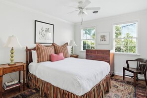 Room - Elegant Charleston Townhome with Private Courtyard (Charleston)