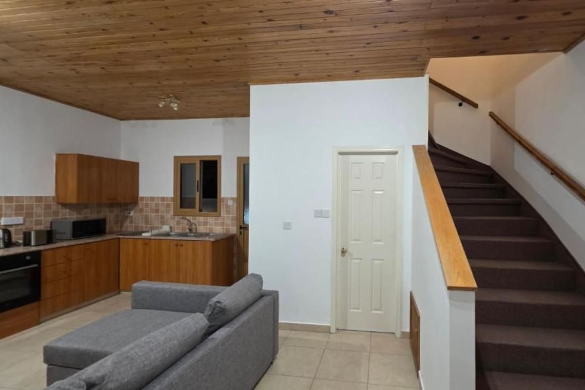 Apartment, Balcony, Mountain View | Living area