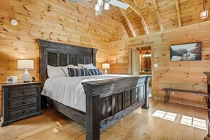 Master - FoxDen | Secluded 4BR Log Retreat | Hot Tub · Secluded Panoramic Mountain Views (Jasper)