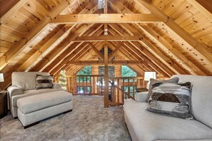 Loft - FoxDen | Secluded 4BR Log Retreat | Hot Tub · Secluded Panoramic Mountain Views (Jasper)
