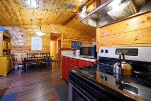Unclassified image, 2 of 54, button - Starlight Cabin - Relax and Play (Broken Bow)