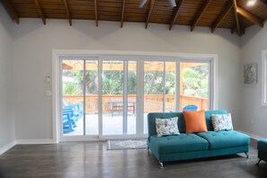 Photo 20240721 180619 - Blue Paradise House – Pool & Beach Access (Sandy Bay)