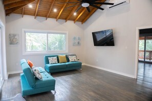 Photo 20240721 180933 - Blue Paradise House – Pool & Beach Access (Sandy Bay)