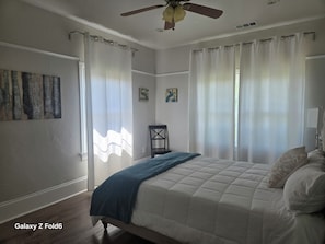 Room - Zen Two Bedroom Flat  (Oakland)
