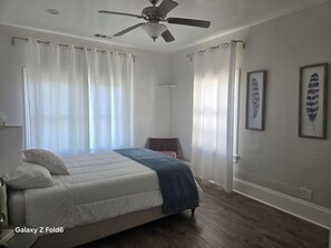 Room - Zen Two Bedroom Flat  (Oakland)