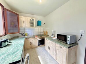Private kitchen - Jamara, Central and Comfortable (Saint-Gilles les Bains)