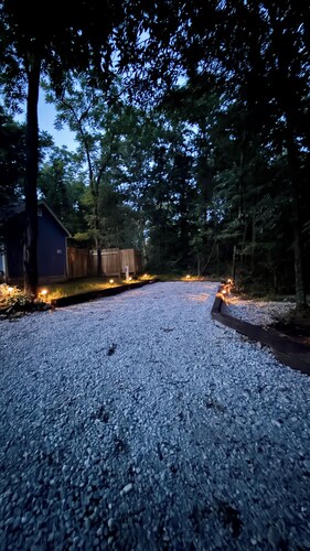 Garrison Hideaway:  1-bedroom cottage with AC tucked in the woods
