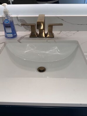 Nicht klassifiziertes Bild, 3 von 35, Schaltfläche