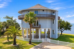 Unclassified image, 2 of 14, button - The Coastal Roundhouse (Ocean Springs)