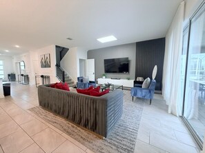 Living area - 🌴 Luxury Champions Gate Retreat 9 Bedrooms Pool, Game Room, Themed Fun & Resort (Davenport)