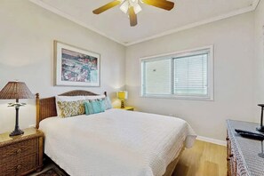Room - Beachfront Resort Condo with Pools, Spa, Club House and Pickleball Court (Gulf Shores)