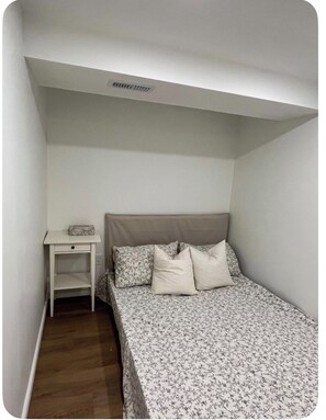 Unclassified image, 4 of 11, button - Private two bedroom unit close to downtown Toronto (Toronto)