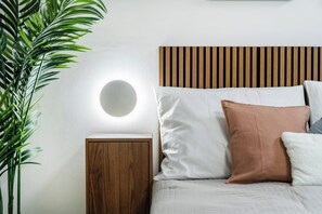 Room - Cozy 6-guest entire apartment with balcony, close to the river and city center! (Hlavní město Praha)