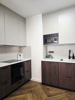 Private kitchen - Cozy 6-guest entire apartment with balcony, close to the river and city center! (Hlavní město Praha)