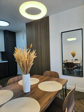 Dining - Cozy 6-guest entire apartment with balcony, close to the river and city center! (Hlavní město Praha)