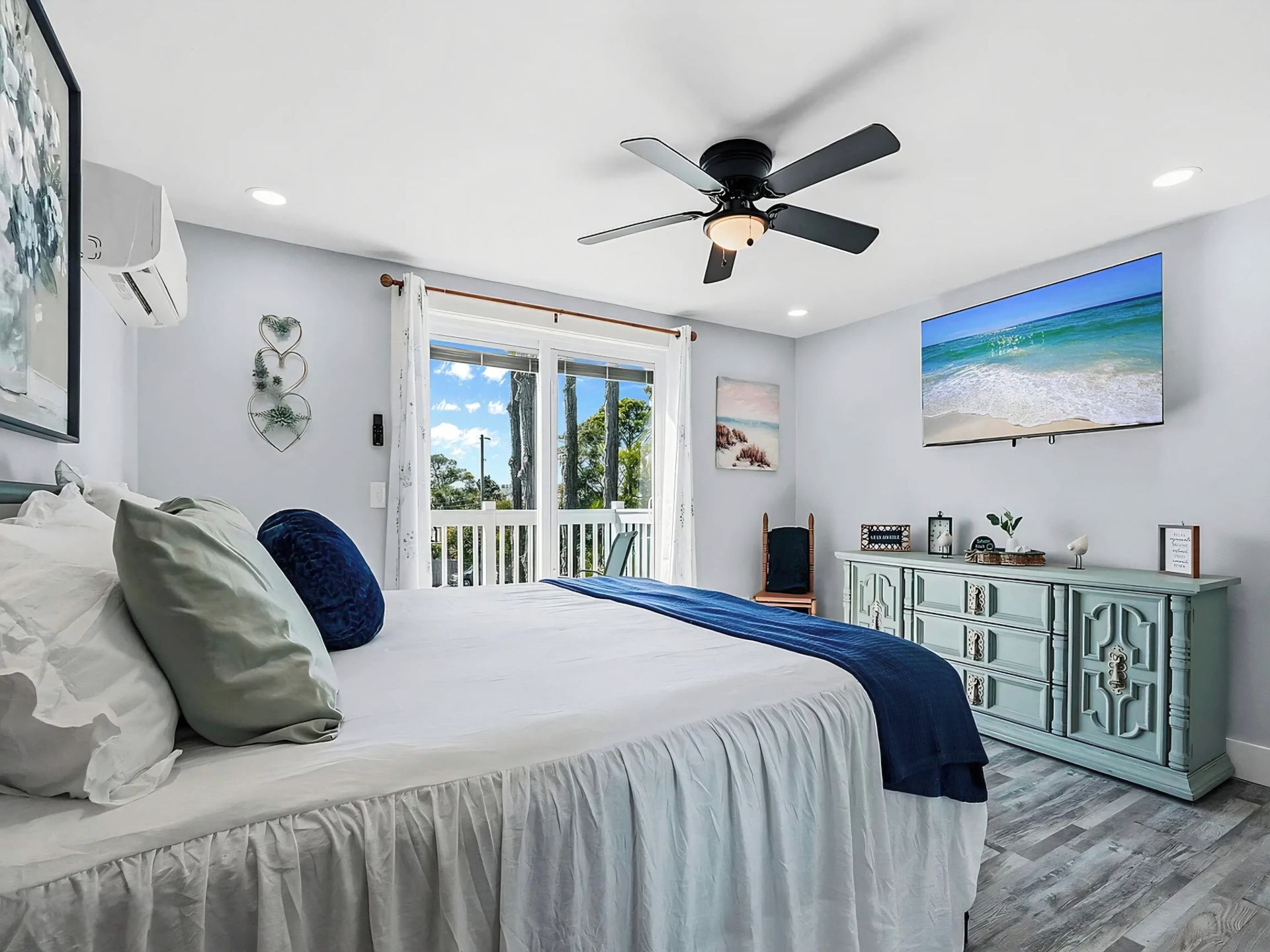 Biltmore Beach Aloft (3rd floor) - 1st bedroom with king bed
