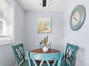 Biltmore Beach Bottom (1st floor) dining area - Biltmore Beach Bottom: 4 blocks to the beach, pet-friendly | 5 beds 🏖️ (Panama City Beach)