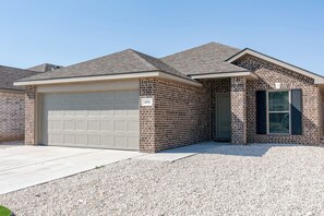 Exterior - Maison Fleur - 3BR/2BA - Family Friendly (Lubbock)