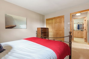 Room - Fairway 17 | Golf | Hot Tub | Foosball | Ping-Pong (Windermere)