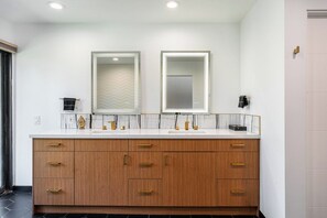 Master Bathroom - Rancho Estates Retreat (Rancho Mirage)