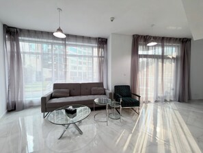 Living area - Stylish Dubai Marina Retreat (Dubai)
