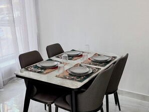 Dining - Stylish Dubai Marina Retreat (Dubai)
