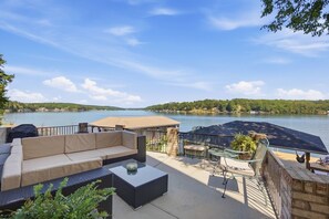 Welcome to DockED at Tillery 💙 Your front-row seat to lake life starts here. - Lakefront retreat with dock, kayaks & firepit (Albemarle)