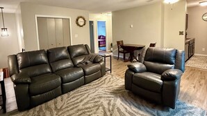 Unclassified image, 4 of 21, button - Convenient, Cozy and Pet Friendly 2-bedroom home in Beautiful Makanda (Makanda)
