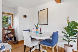 Dining - Charming Coastal 3-bedroom on peaceful Long Island! (Long Island)